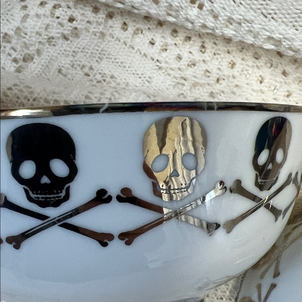 Set Of 2 Ciroa Halloween Holiday Skull And Crossbones Porcelain Footed Bowl - Picture 7 of 7